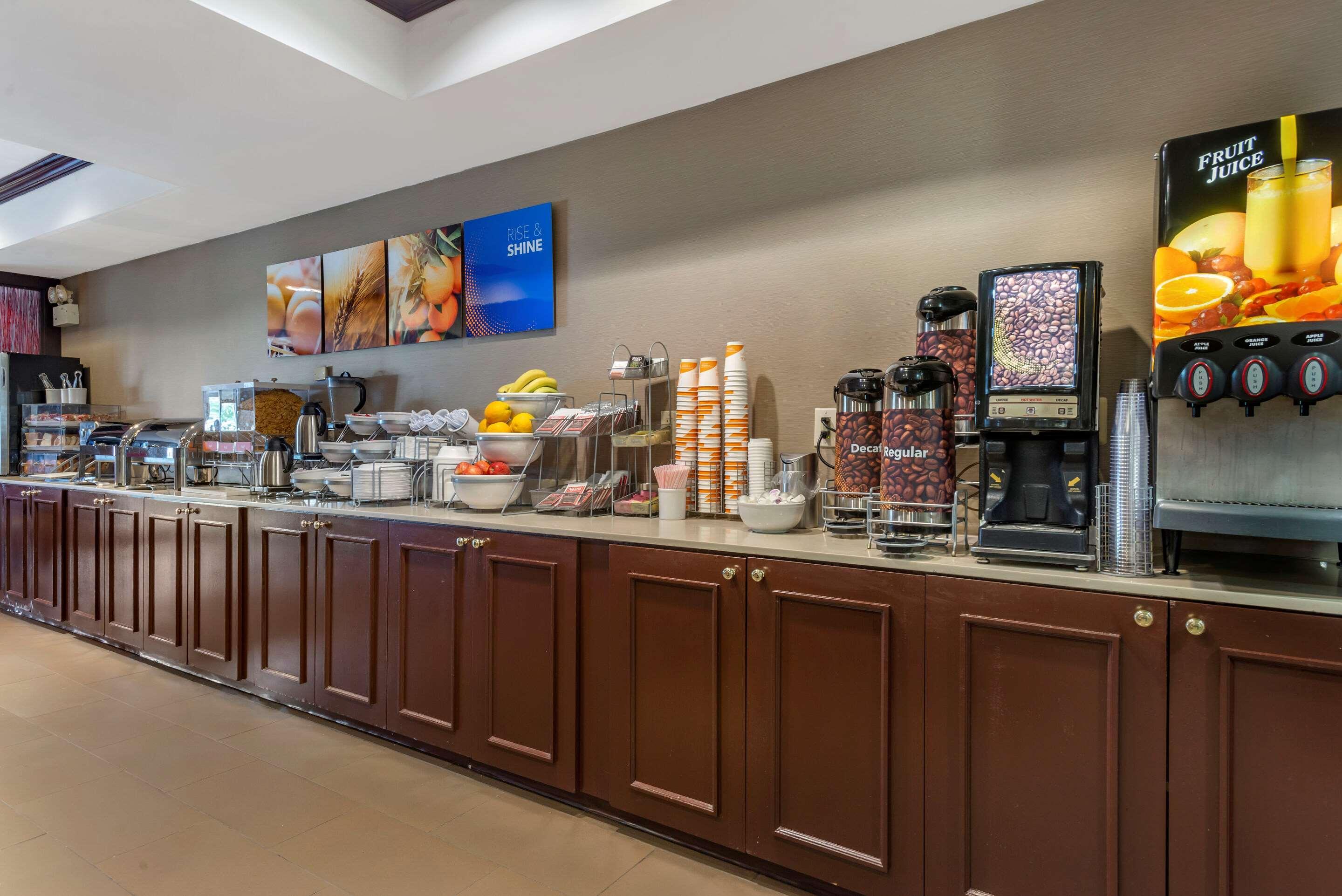 Comfort Suites Newark - Harrison מראה חיצוני תמונה