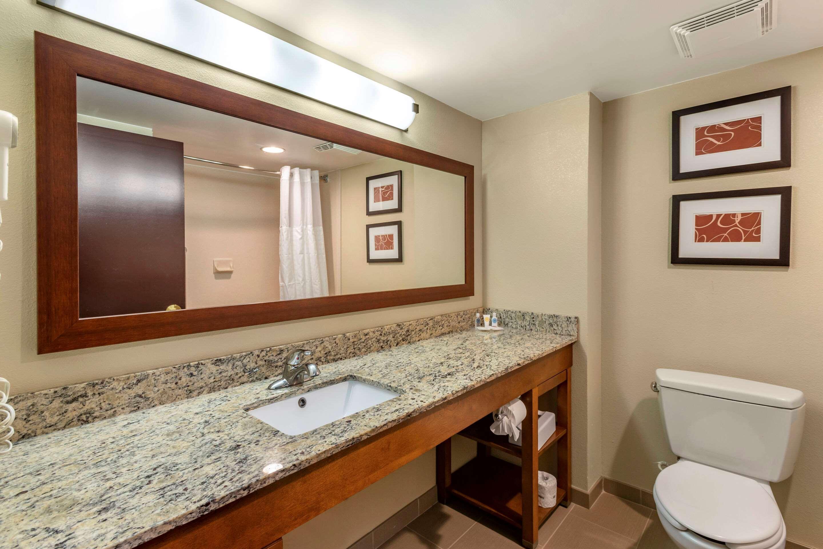 Comfort Suites Newark - Harrison מראה חיצוני תמונה