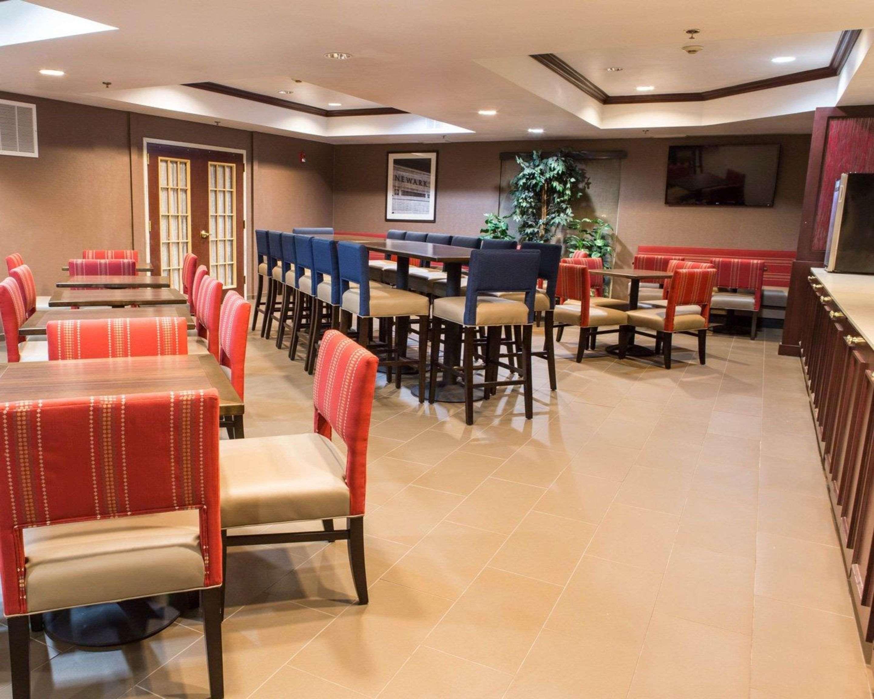 Comfort Suites Newark - Harrison מראה חיצוני תמונה
