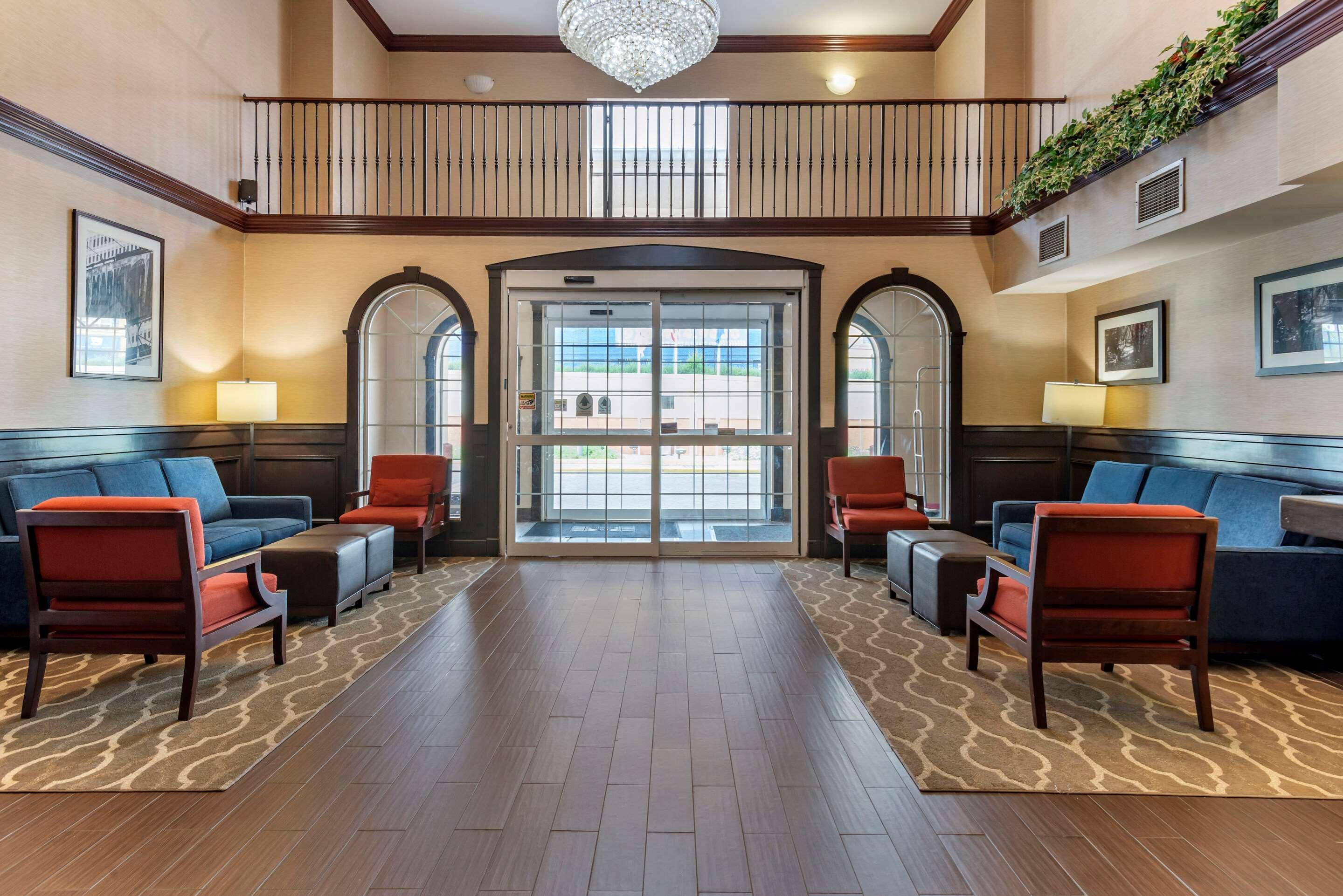 Comfort Suites Newark - Harrison מראה חיצוני תמונה