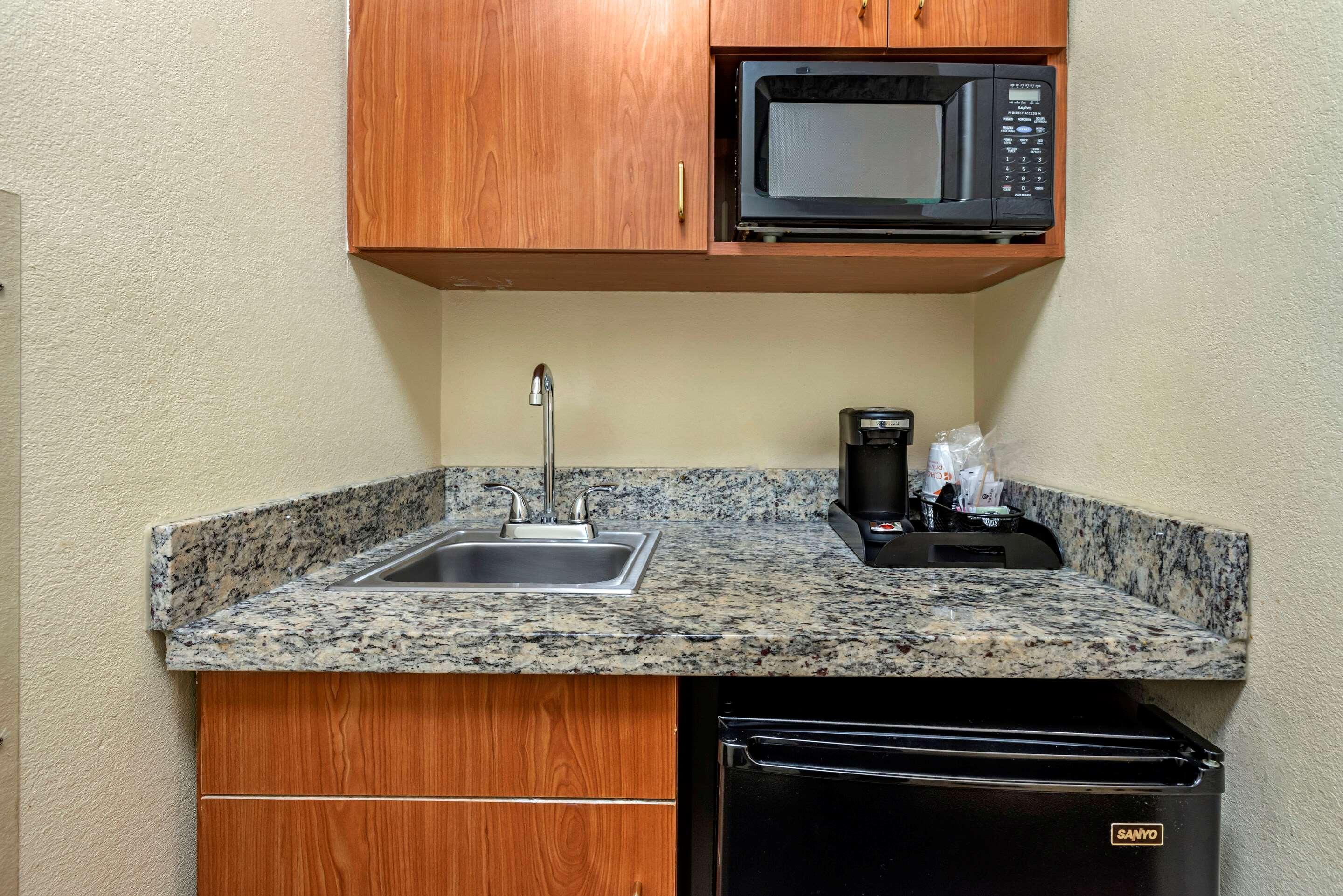 Comfort Suites Newark - Harrison מראה חיצוני תמונה
