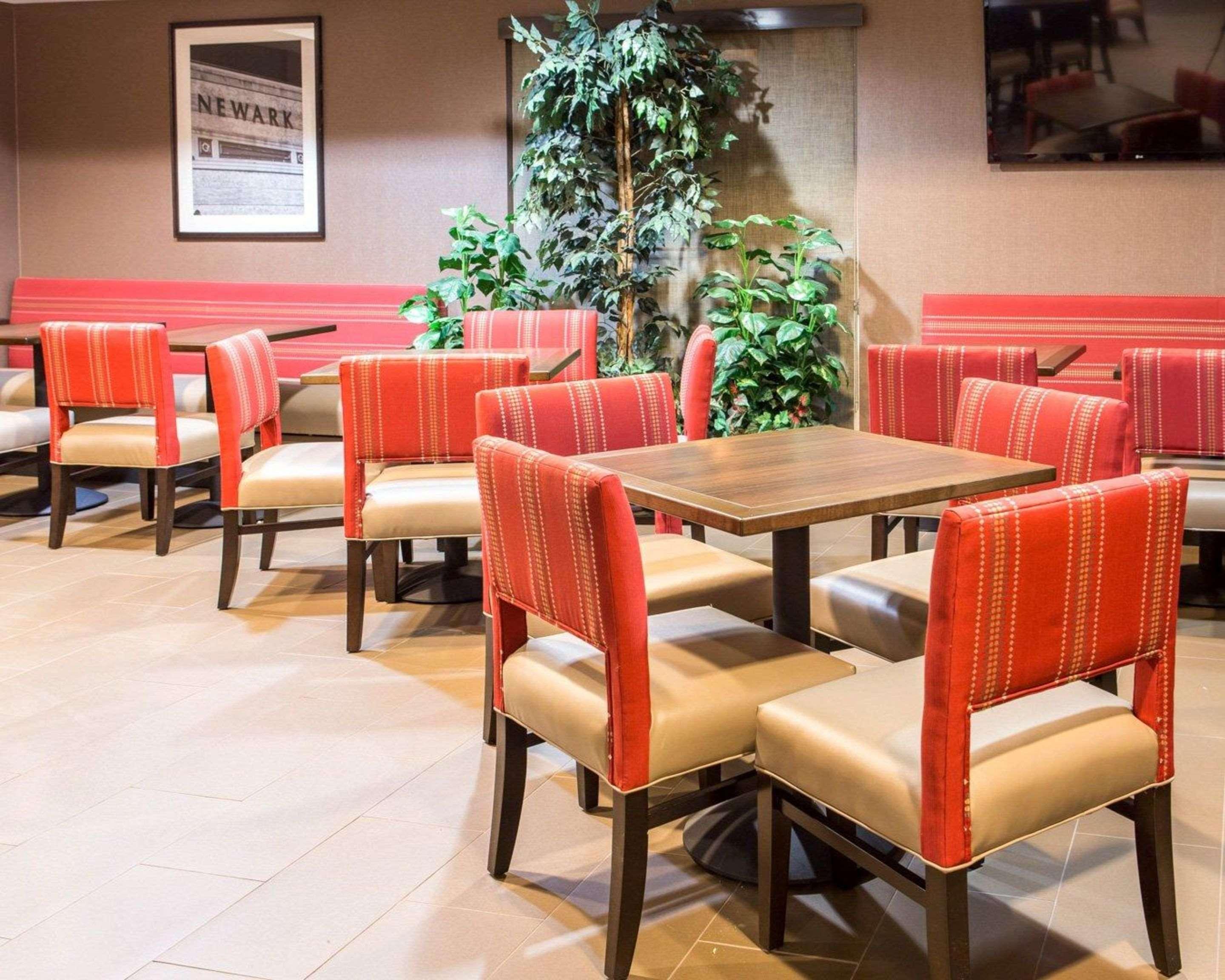 Comfort Suites Newark - Harrison מראה חיצוני תמונה
