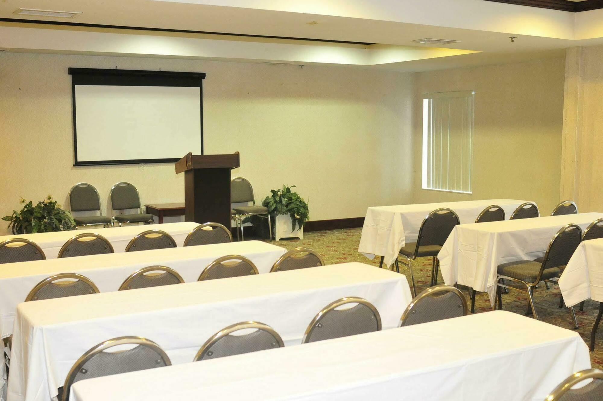 Comfort Suites Newark - Harrison מראה חיצוני תמונה