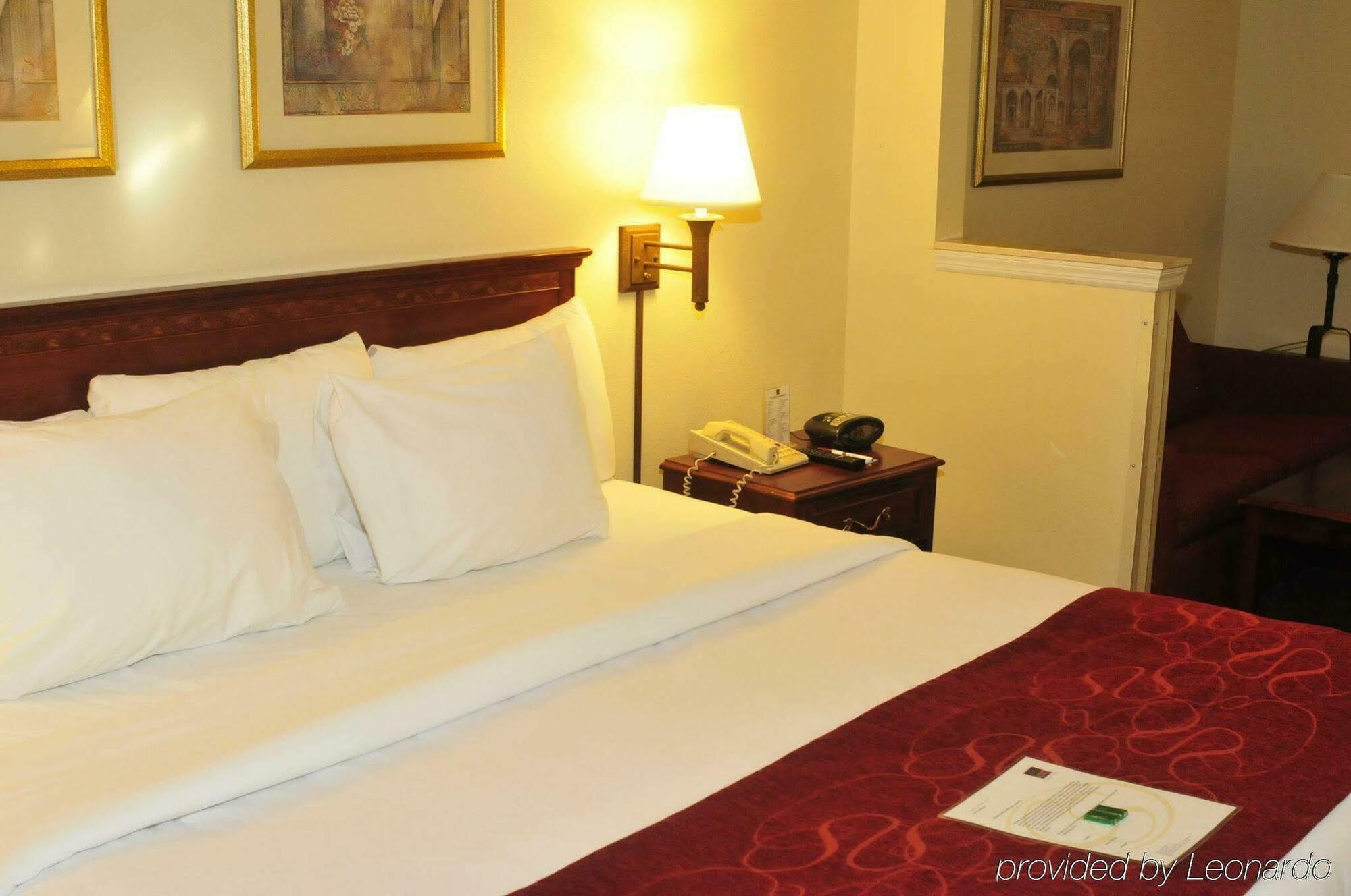 Comfort Suites Newark - Harrison מראה חיצוני תמונה